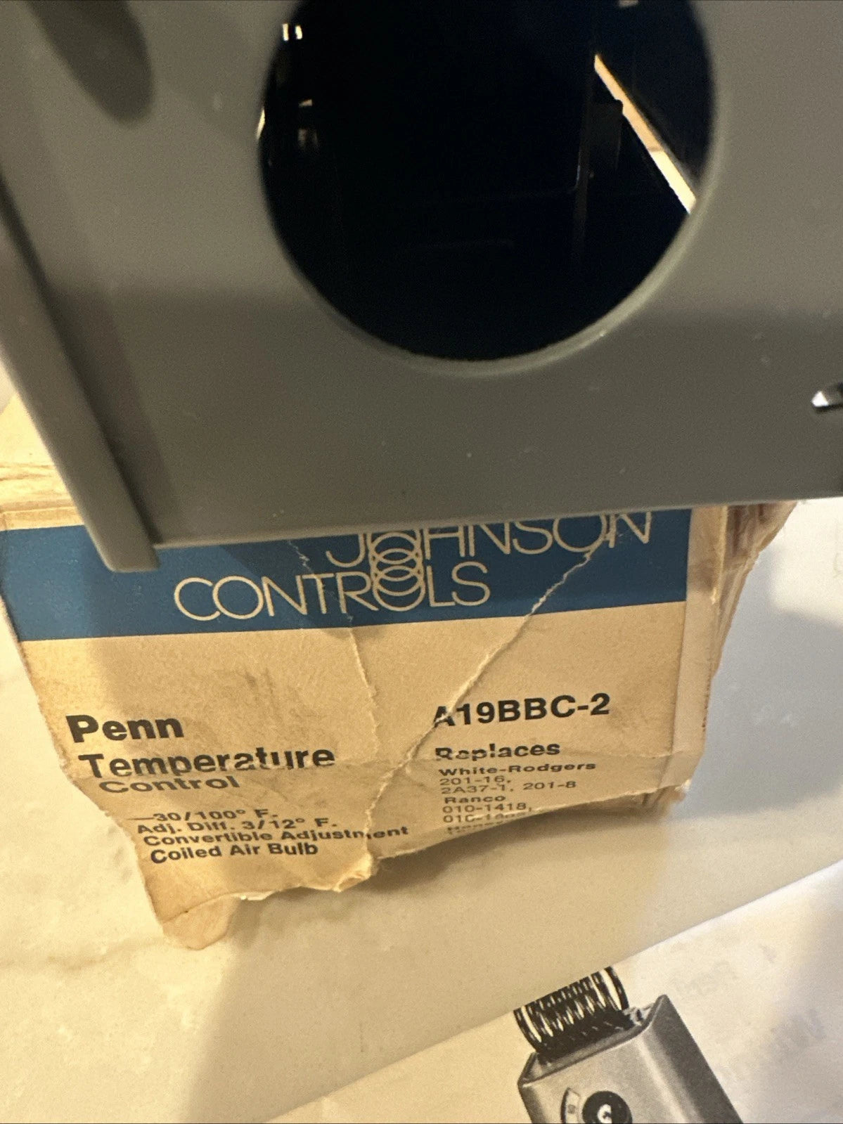 Johnson Controls A19BBC-2 Coiled Bulb Space Temperature Control